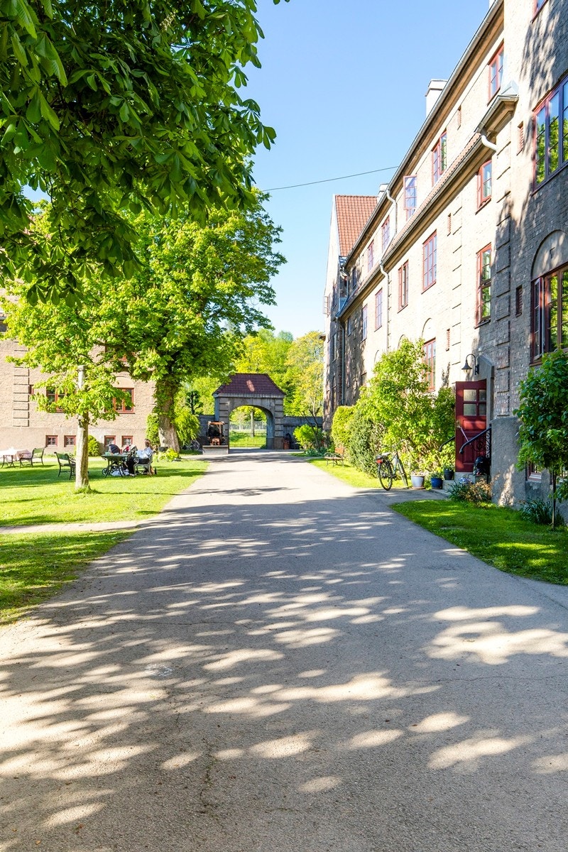 Bakgård Galleribilde