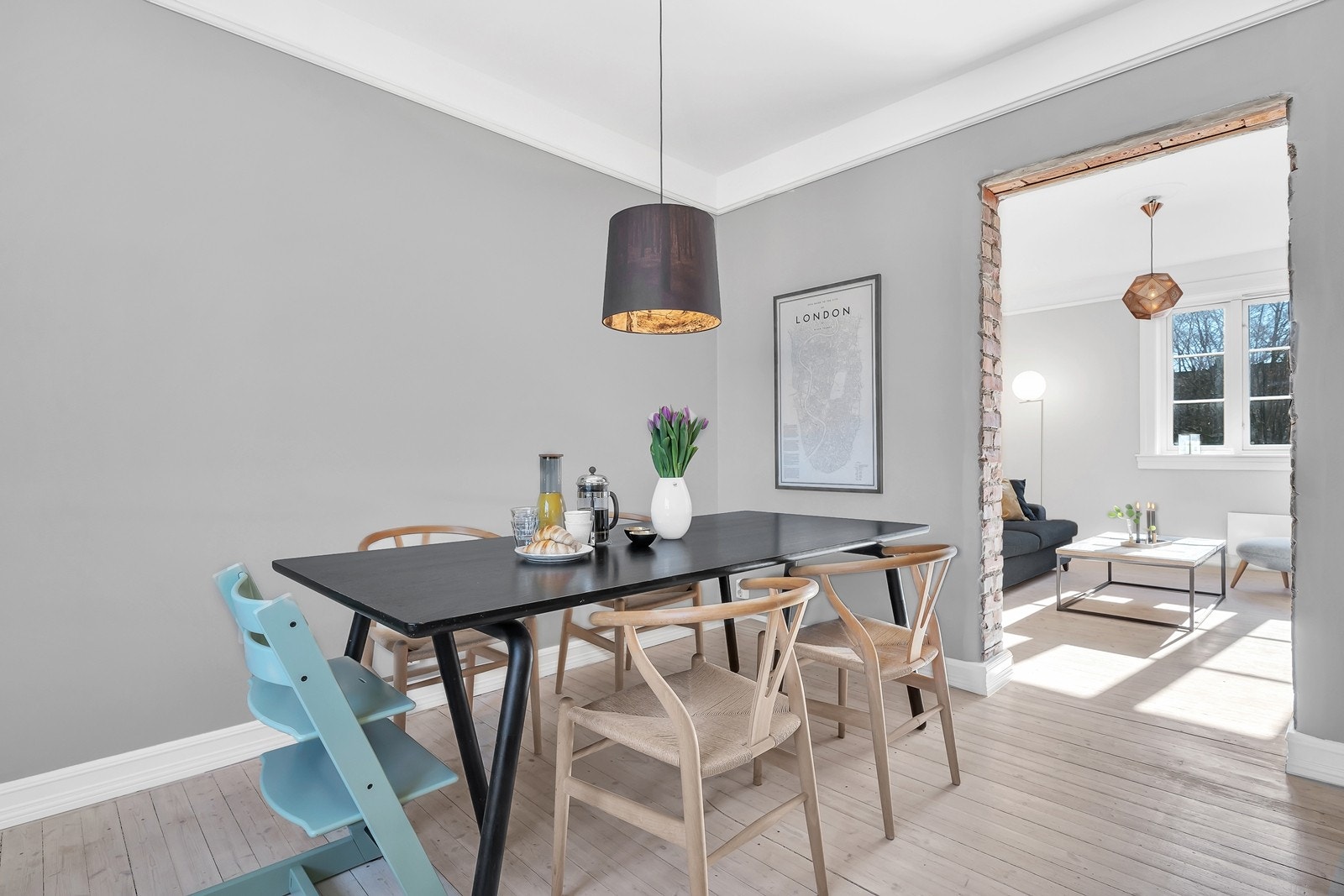 På kjøkken er det plass til stort spisebord. Galleribilde