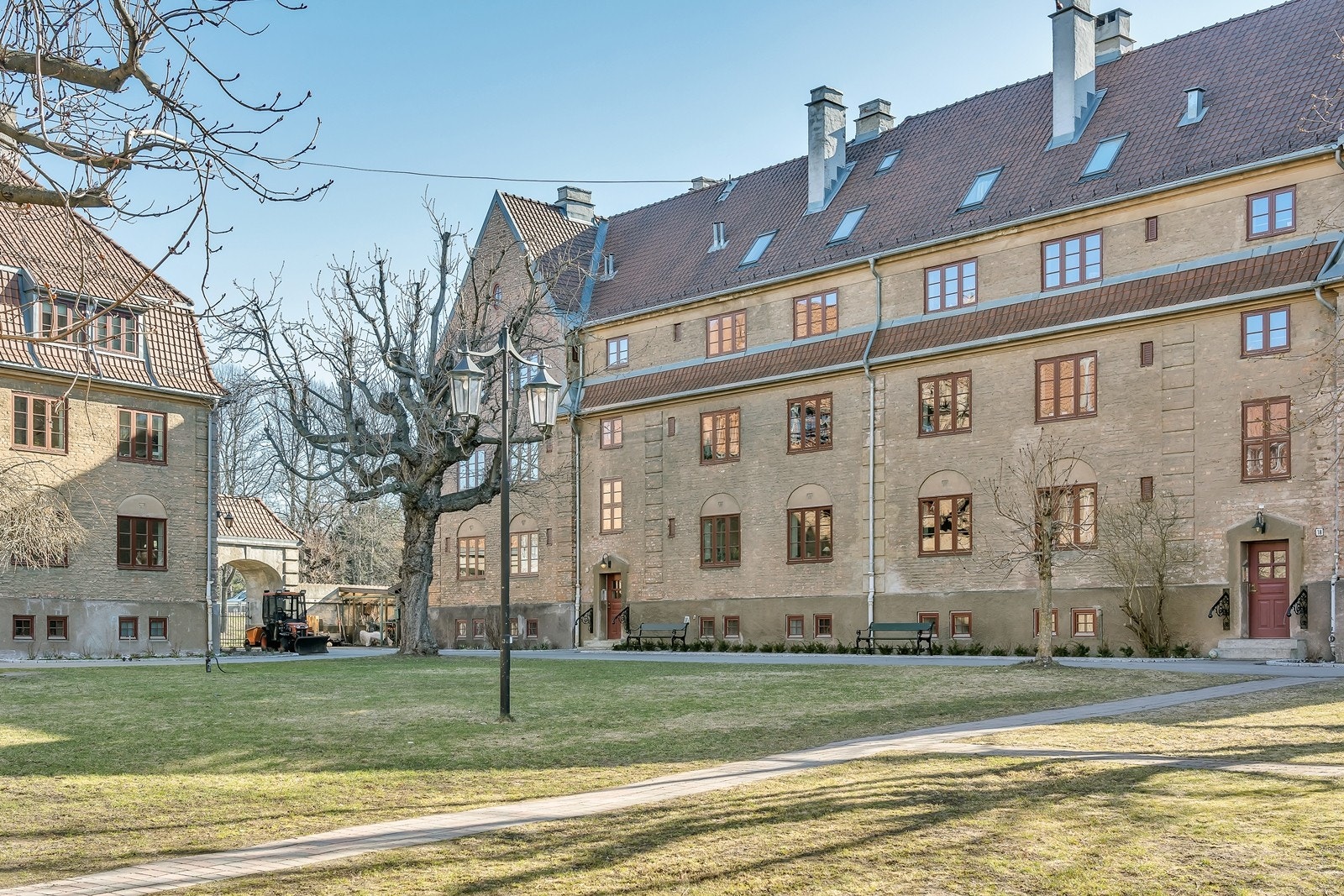 Bakgården Galleribilde