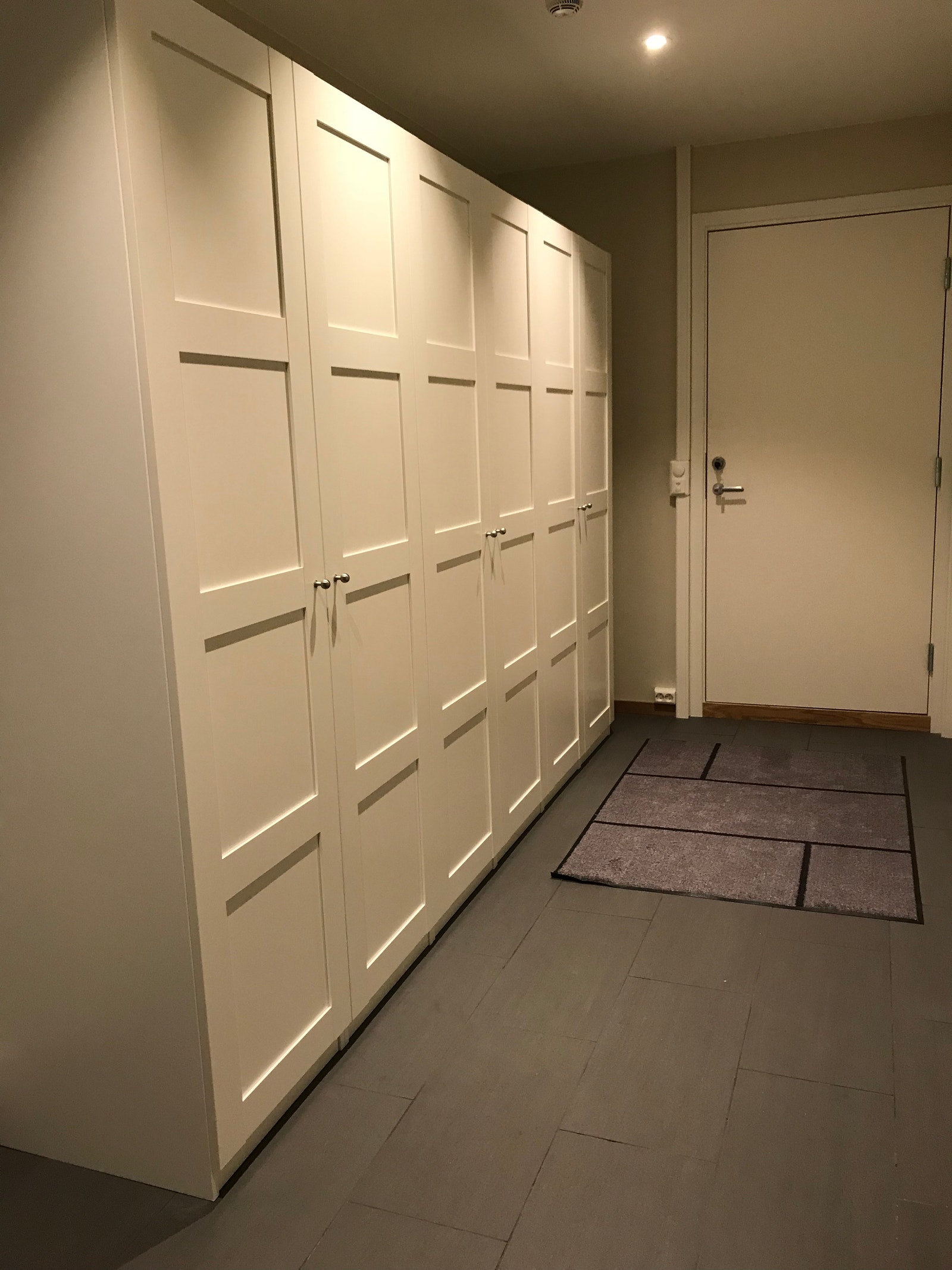 Gang. Eget skap til hvert rom. Galleribilde