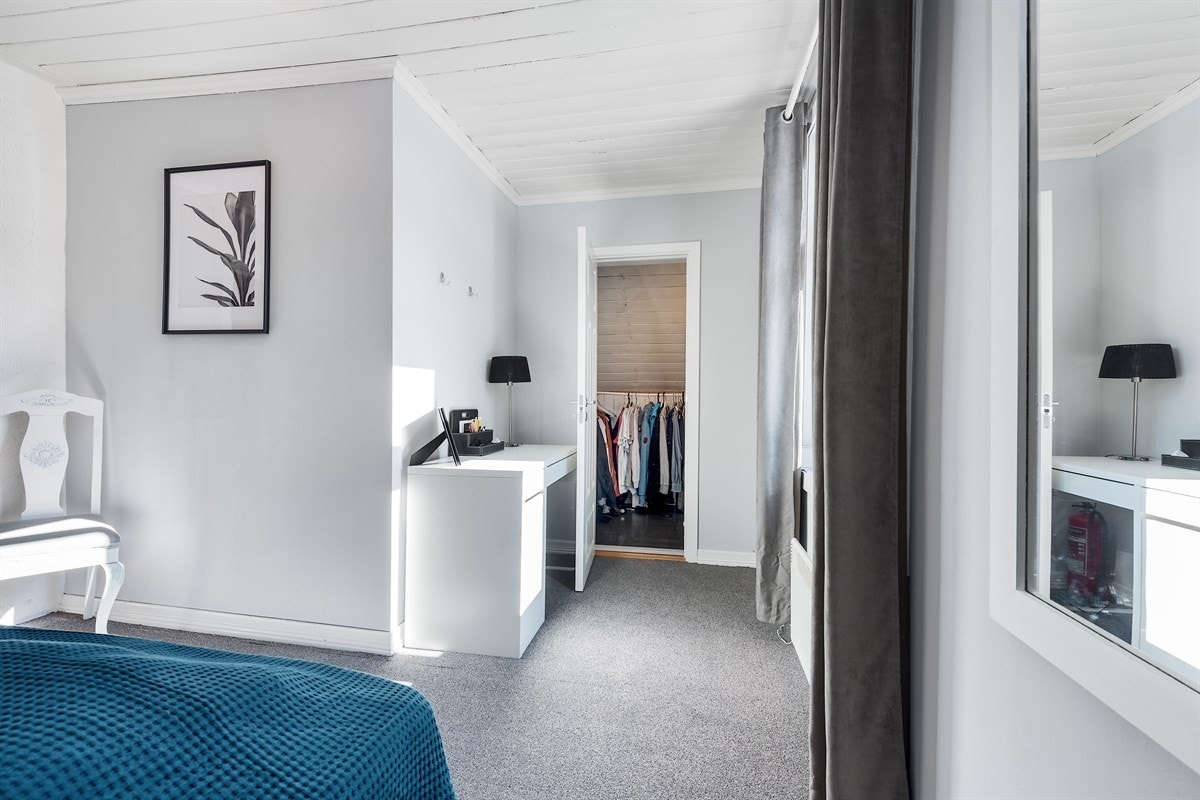 Her er det inngang til et lite garderoberom. Galleribilde