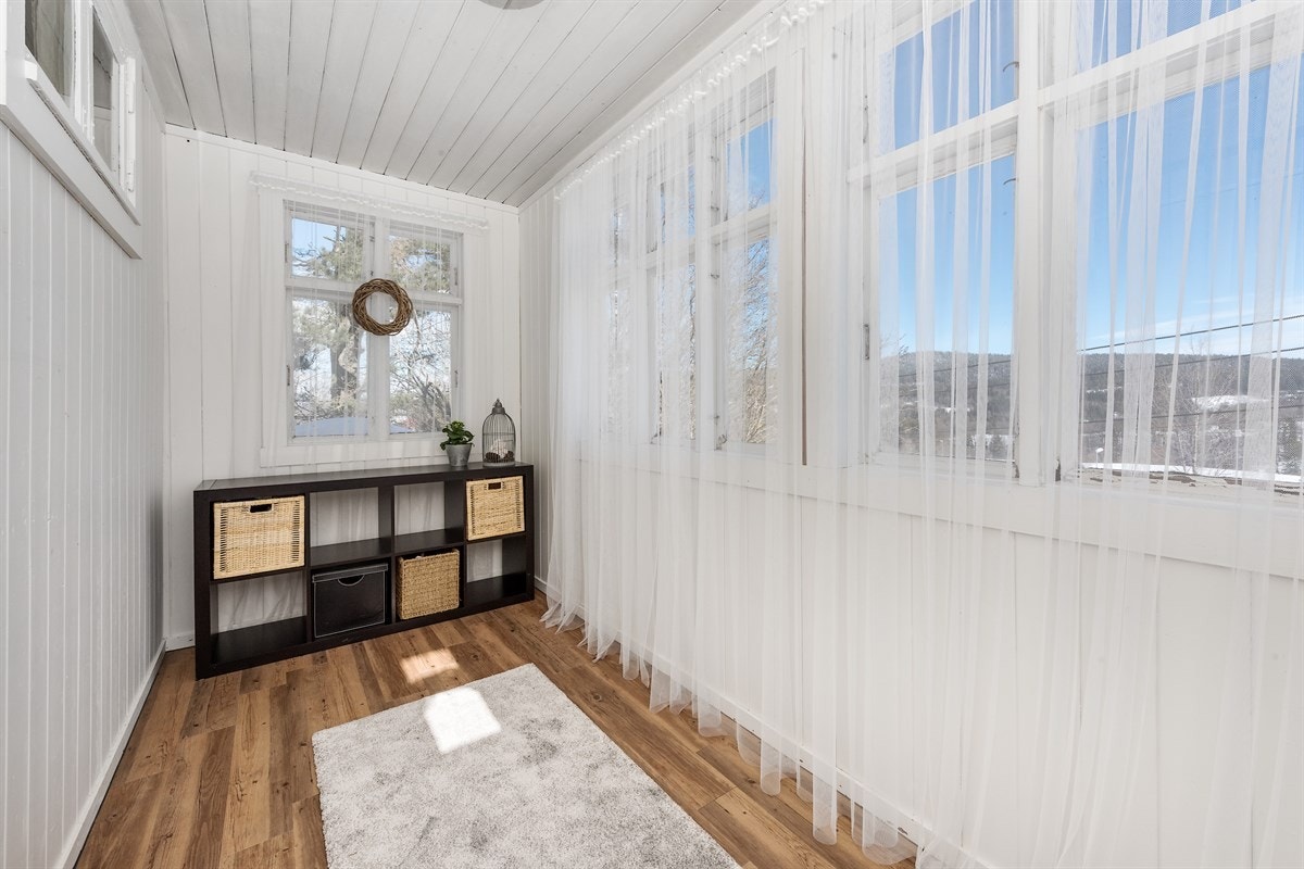 God plass til skap, kommoder oppbevaring av yttertøy. Galleribilde