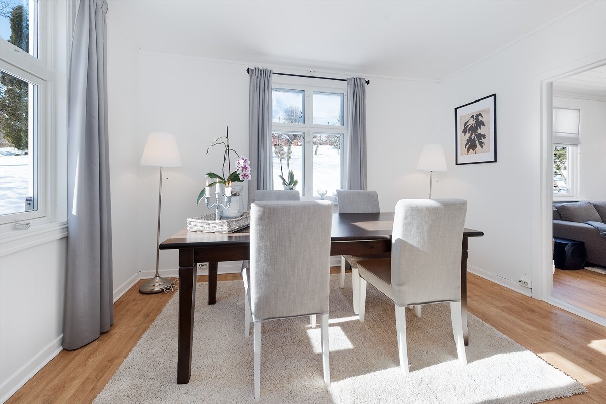 Eventuelt går det å slå sammen begge stuer for ekstra plass. Mulighetene her er mange! Galleribilde