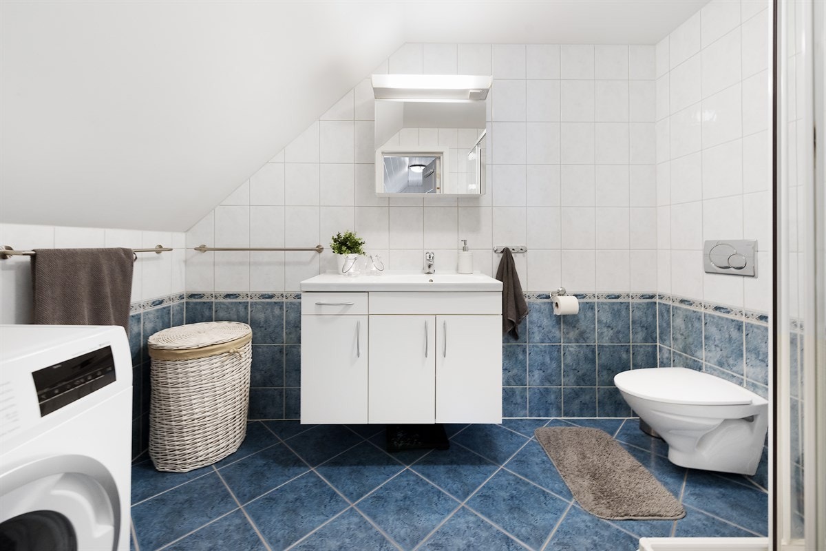 Flislagt bad i andre etasje. Galleribilde