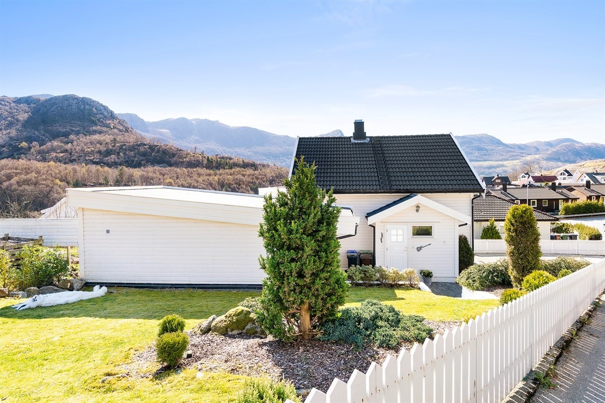Velkommen til Bygdaveien 36 - Enebolig med uthus Galleribilde