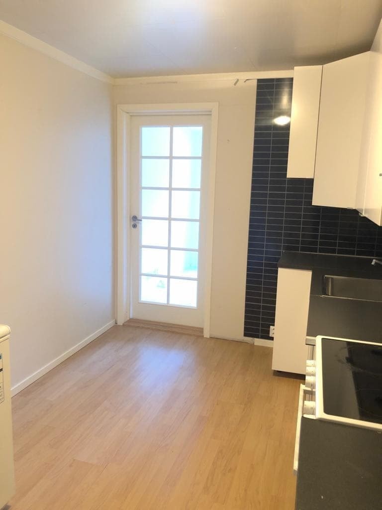 Inngang fra kjøkken til stue Galleribilde