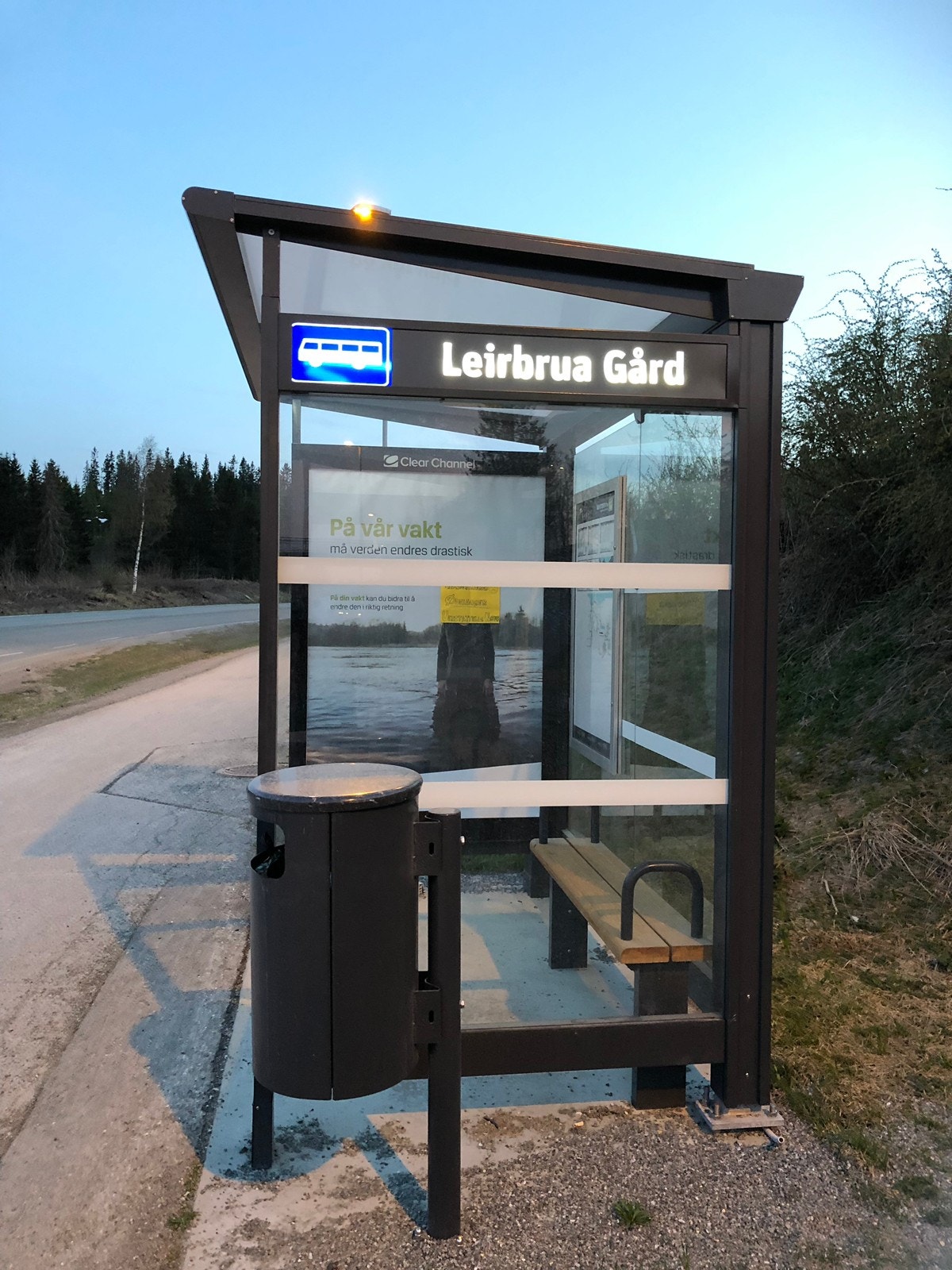 Bussholdeplass 2 min unna huset (buss nr. 19) Galleribilde