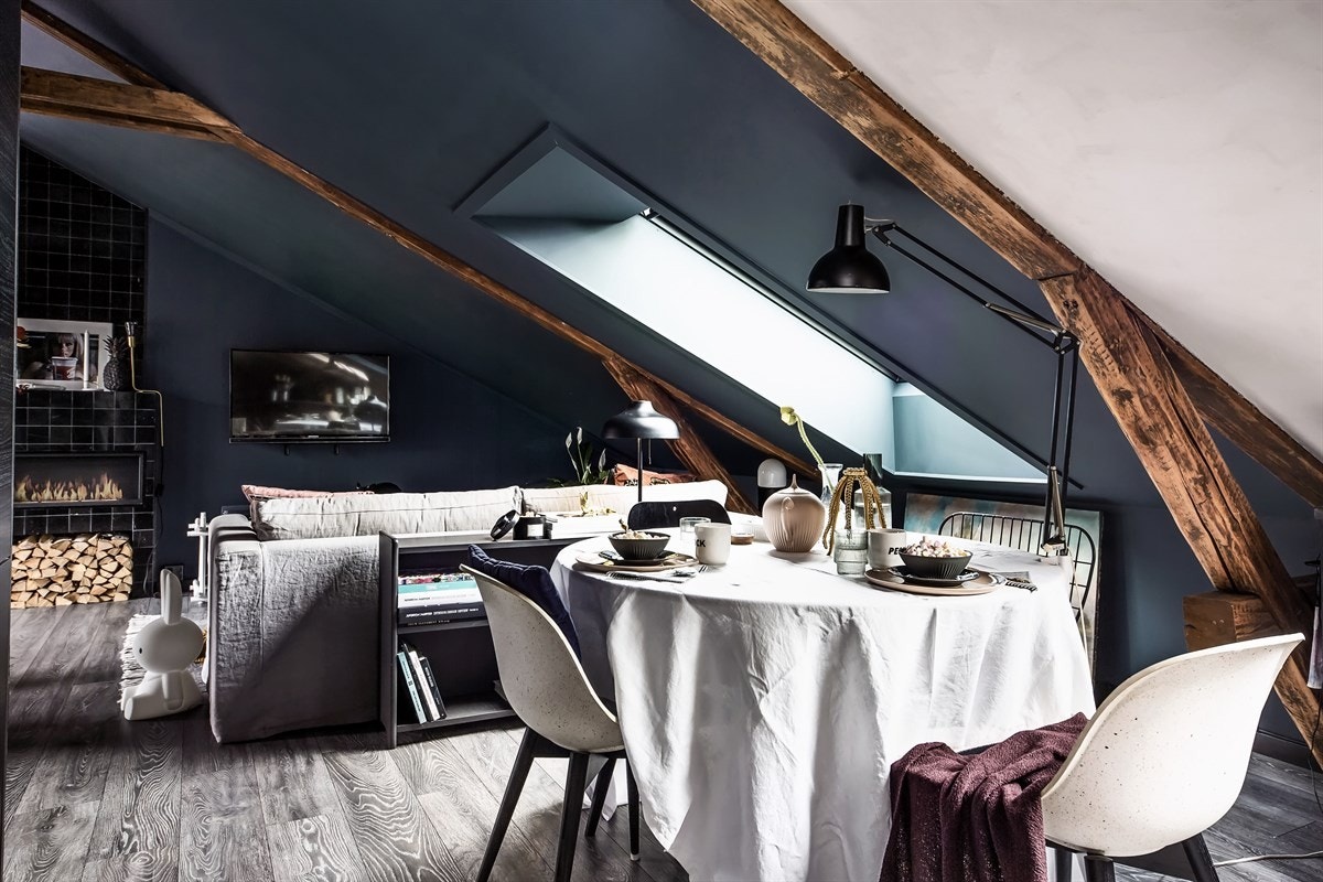 Det følger med to boder. Inngang til loftsboden er rett ut fra nymontert branndør i leiligheten som er veldig praktisk. Galleribilde
