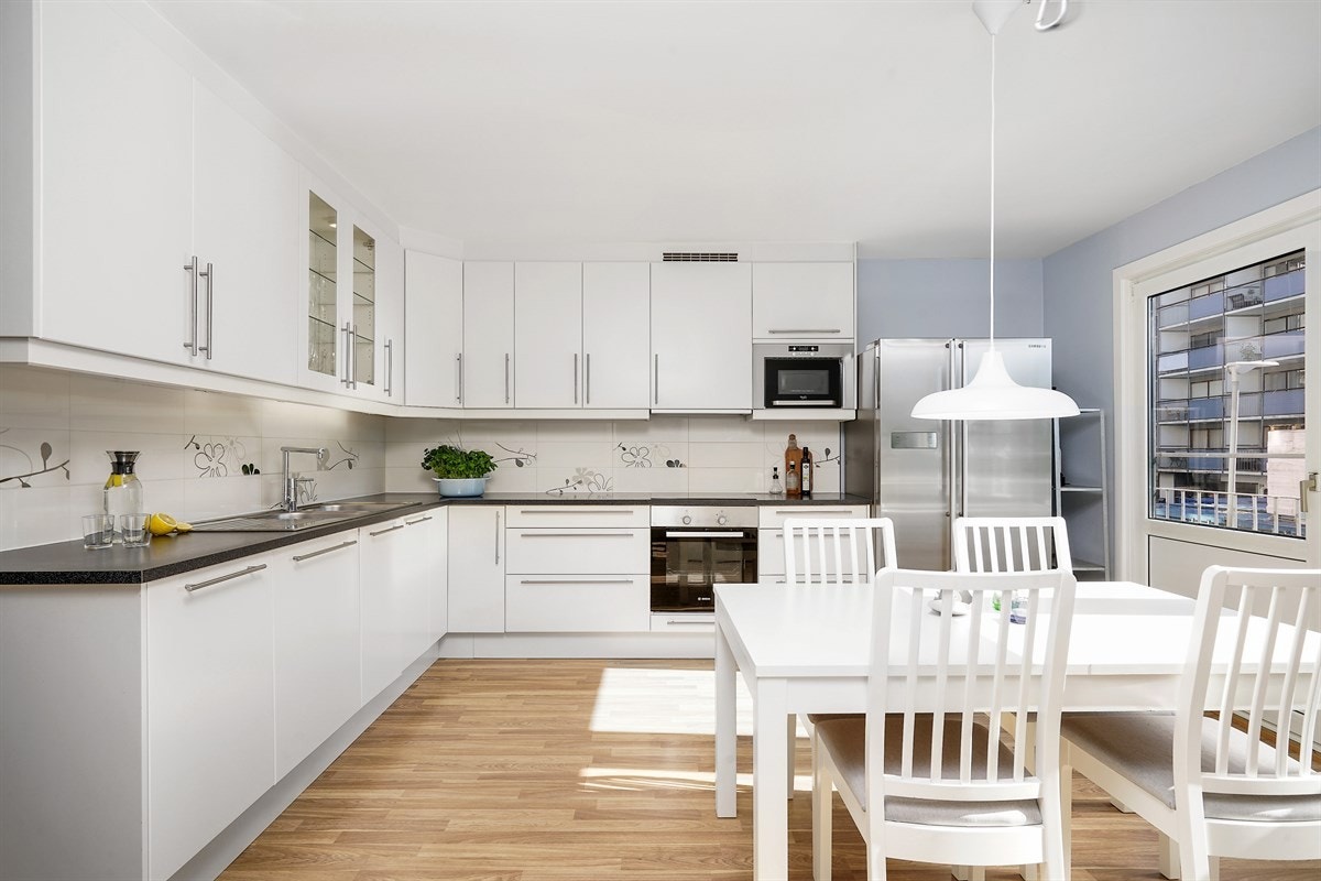 Kjøkken med spiseplass Galleribilde