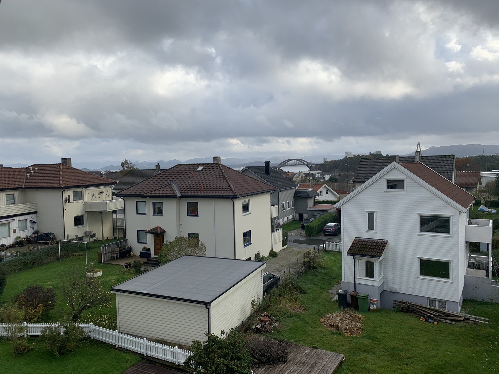 Utsikt andre veien fra loftstue. Galleribilde