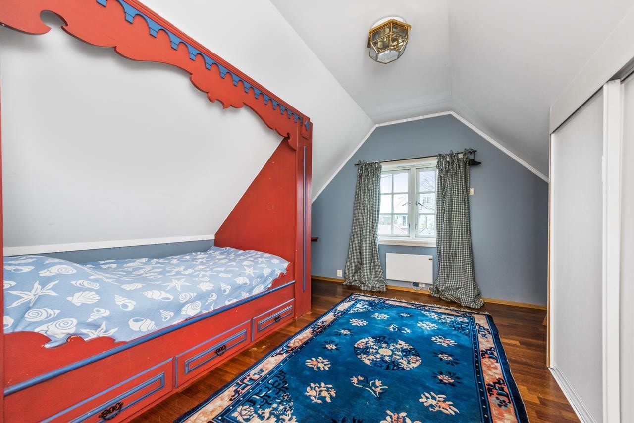 Soverom nr 2 med plassbygget seng. Galleribilde