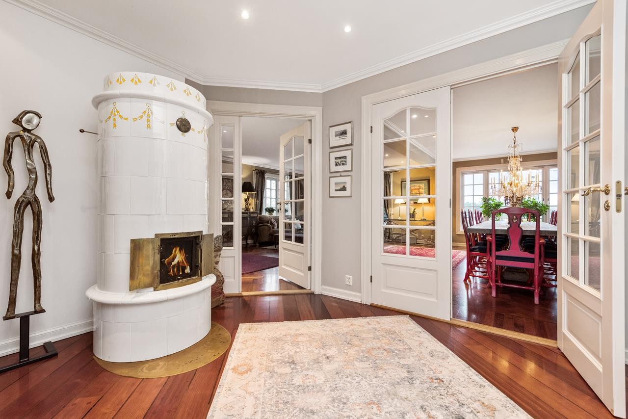 Hall med svenskeovn Galleribilde