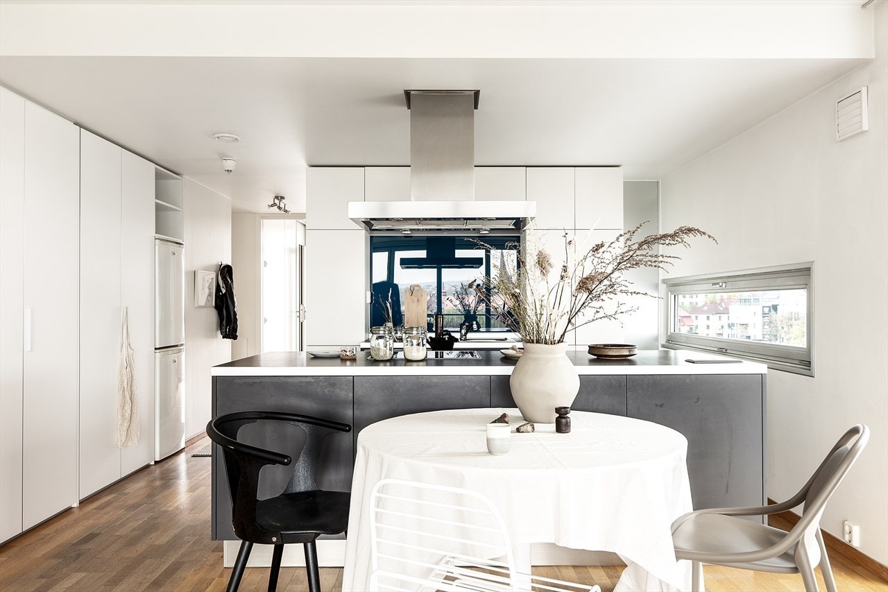 Det er god plass til et større spisebord for sosiale middager og andre begivenheter. Galleribilde