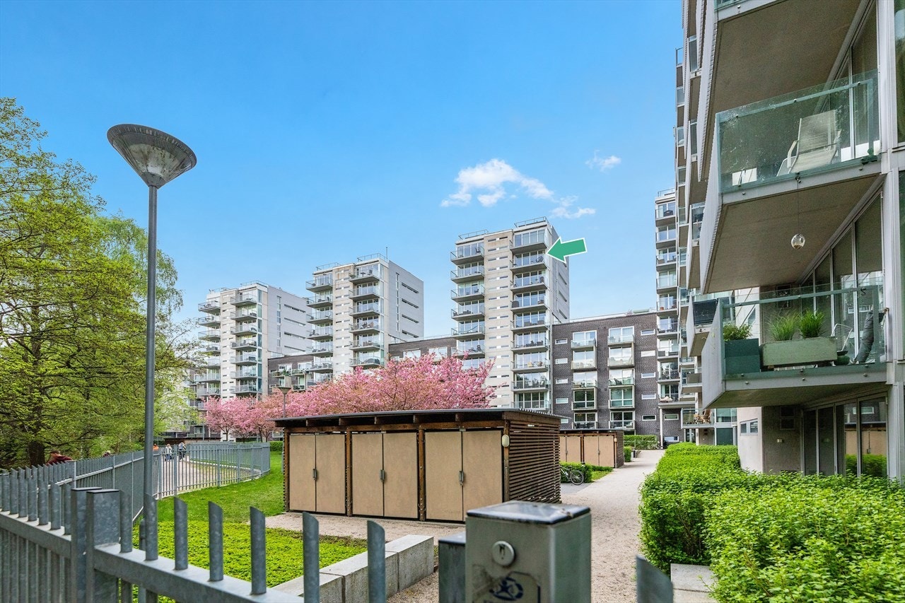 Waldemars Hage er et svært attraktivt og skjermet sameie med blant annet gjerde rundt fellesområdet. Galleribilde