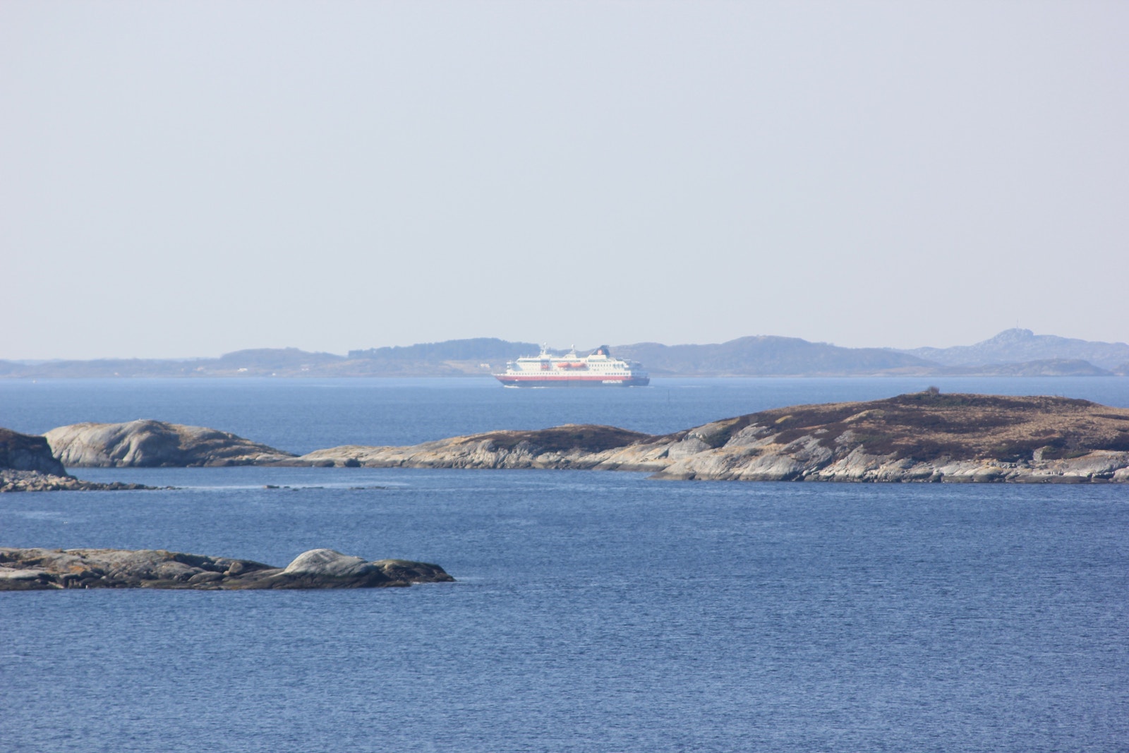 To daglige passeringer av Hurtigruta. Galleribilde