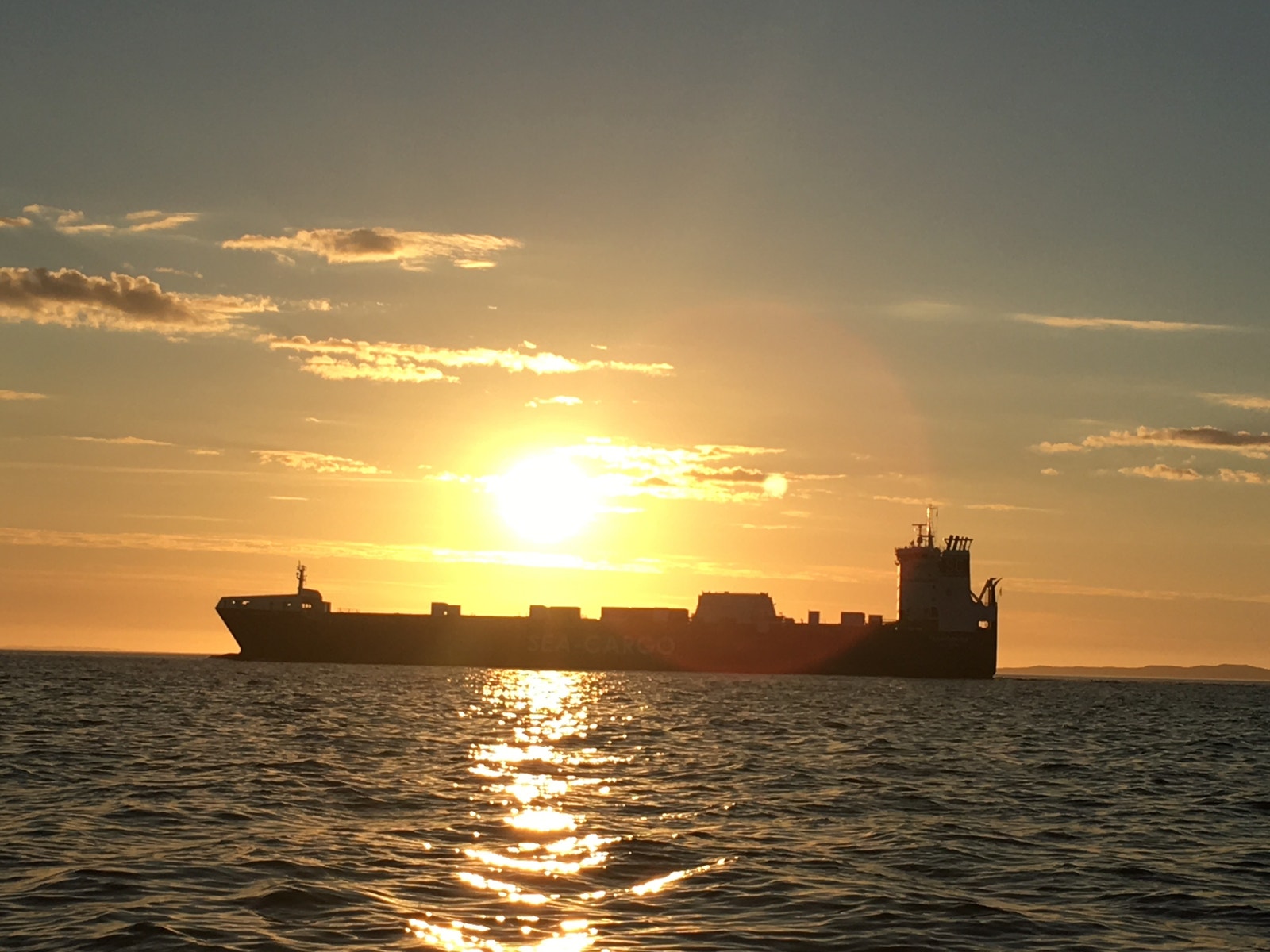 Mye skipstrafikk i Trondheimsleia, spesielt når det gjelder cruisetrafikk i sommerhalvåret. Galleribilde