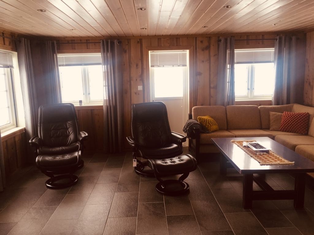 Stue 1 etg. med terassedør mot vest. Galleribilde