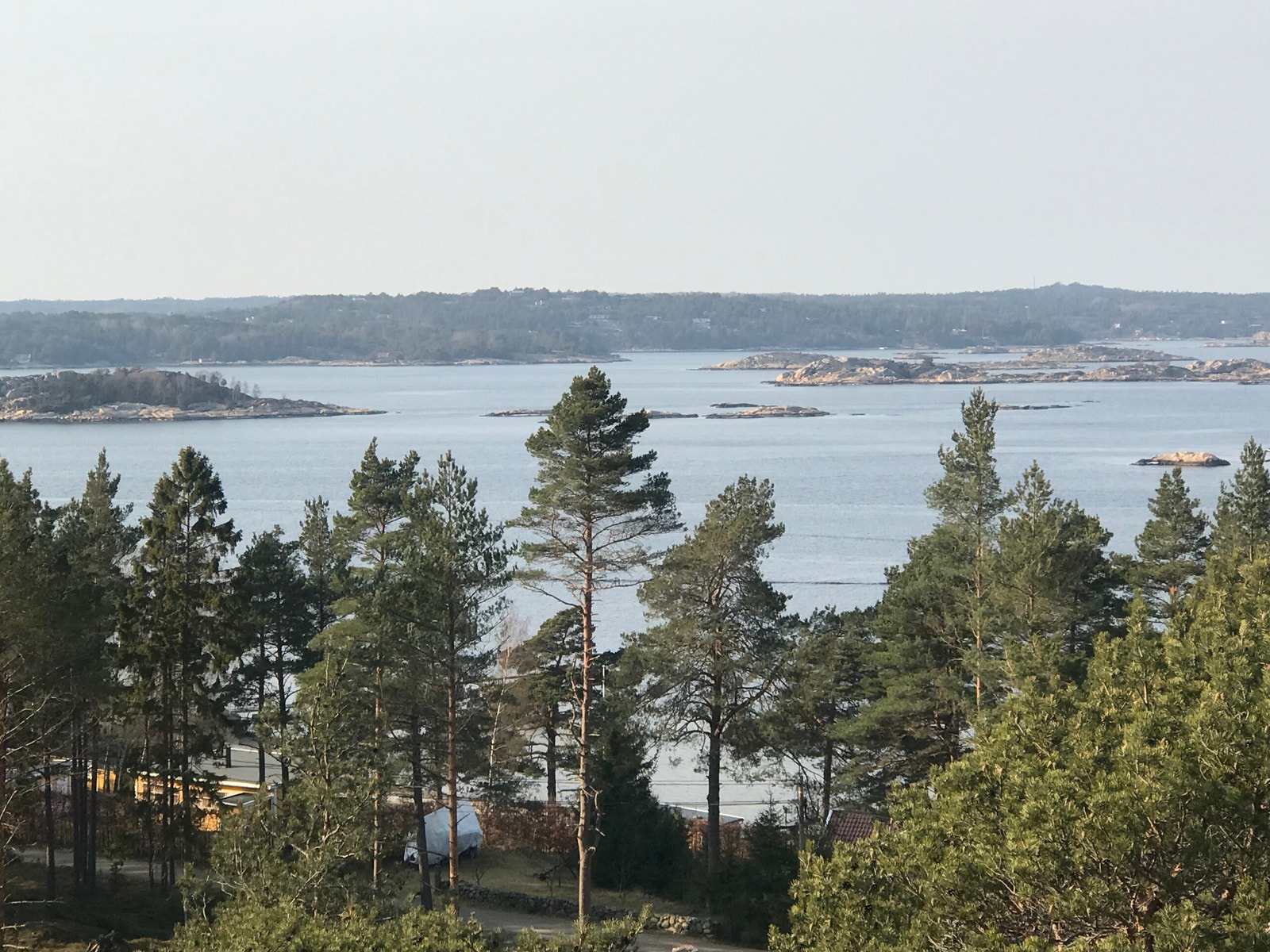 Skjærhaldenfjorden/ Gravningsund sett fra terrassen Galleribilde