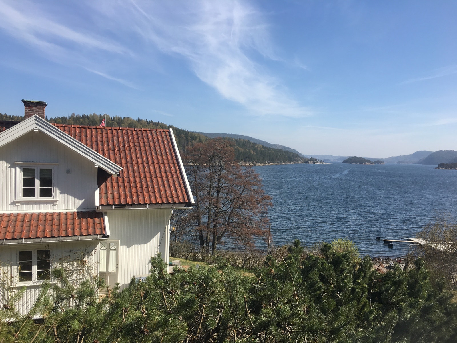 Fantastisk utsikt fra hus og hage. Utsikt mot skjærgården, Håøya, Drøbak, Sandspollen i sør Galleribilde