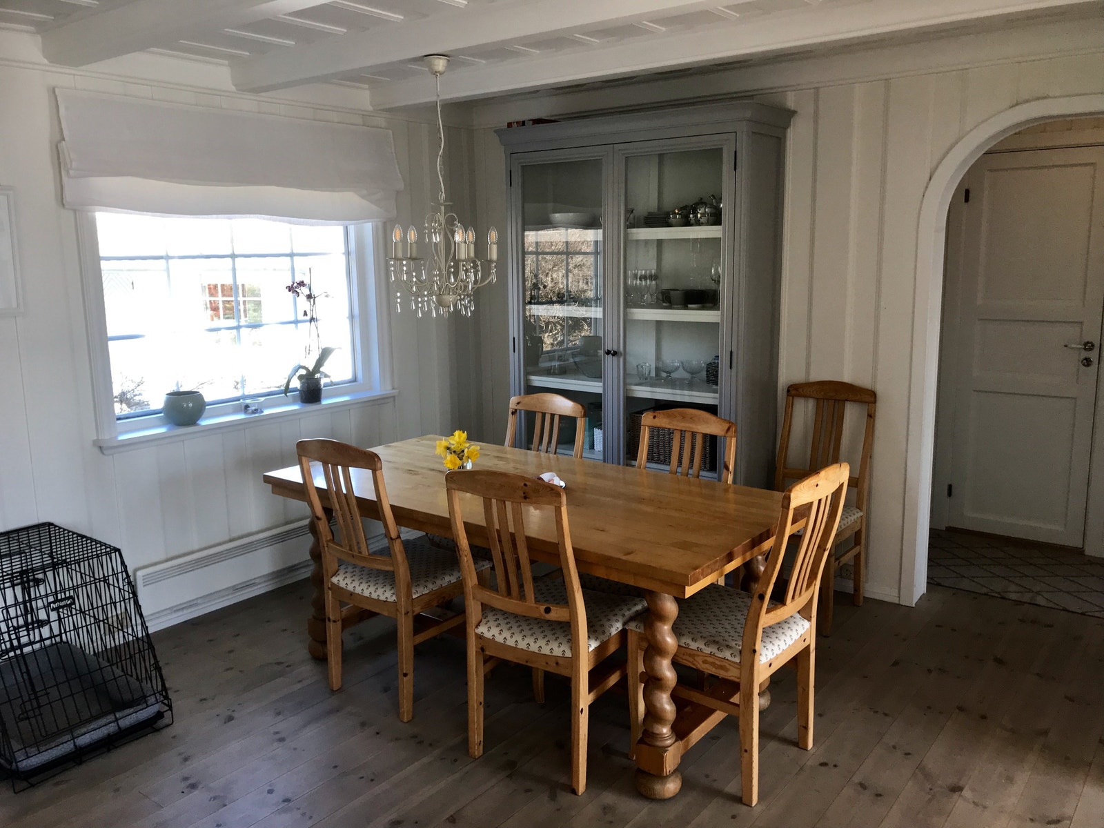 Egen spisestue med tilknytning til kjøkkenet Galleribilde