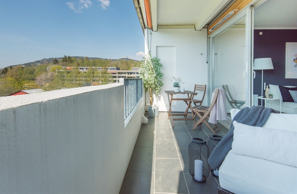 Flislagt balkonggulv. Galleribilde