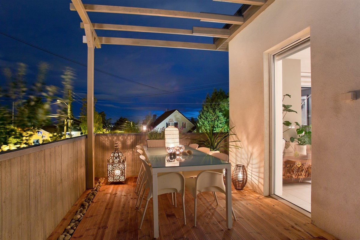 Kveldsstemning fra terrassen. Galleribilde