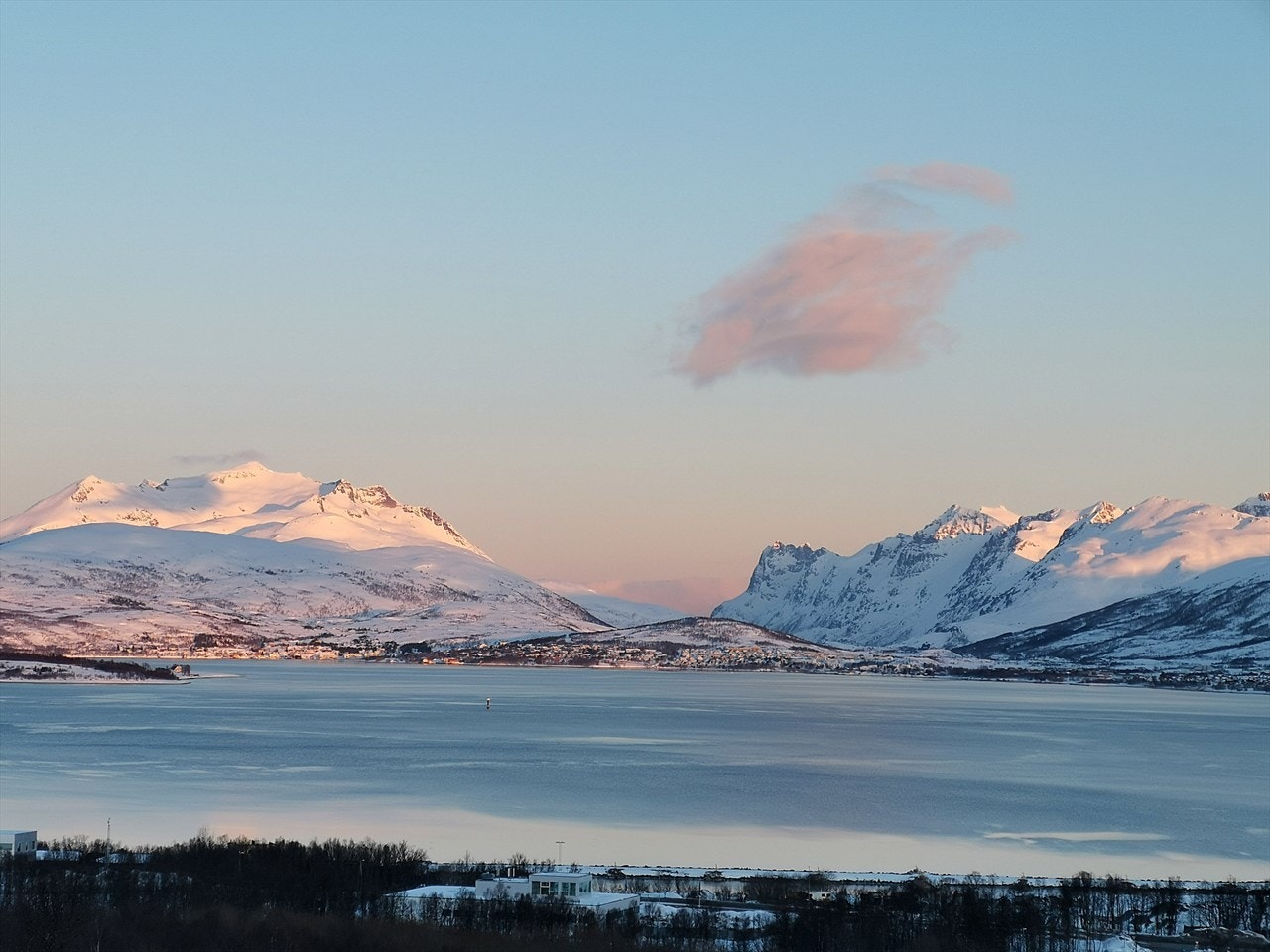Nydelig utsikt mot Kvaløya og Eidkjosen Galleribilde