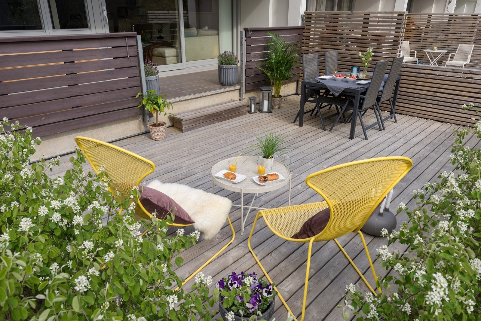 Ina sartz v/Dnb Eiendom har gleden av å presentere Hovsetervn. 54B - en attraktiv 2(3)-roms hjørneleilighet med solrik markterrasse på hele 24 kvm! Galleribilde