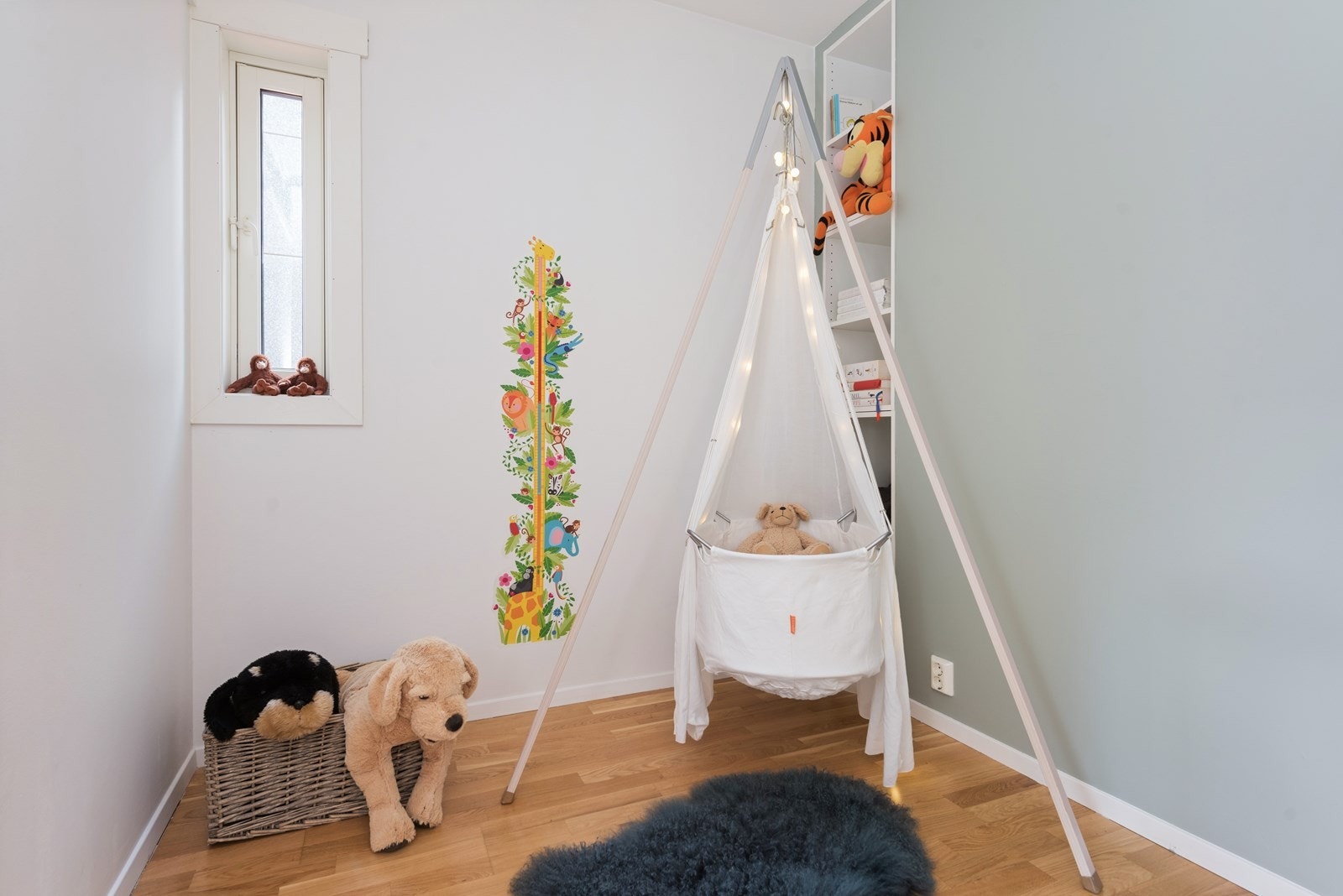 Et ekstra rom som er innredet som et barnerom. Rommet egner seg også godt som kontor eller gjesterom Galleribilde