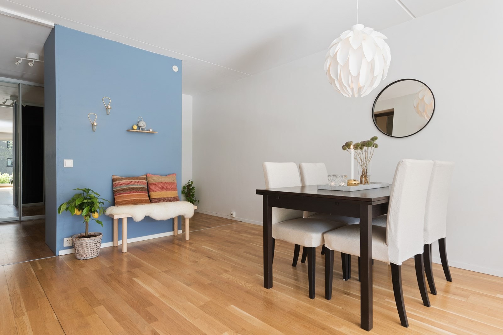 Hyggelig spiseplass i tilknytning til kjøkkenet Galleribilde