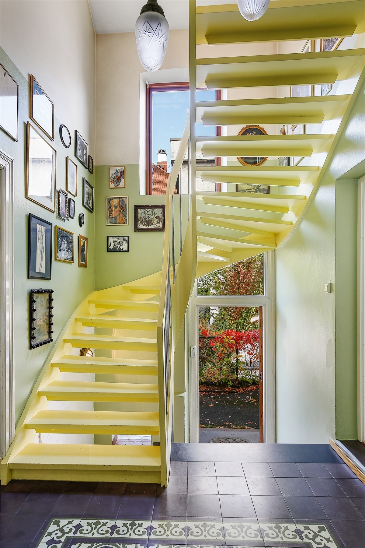 Trapperom/gang Galleribilde