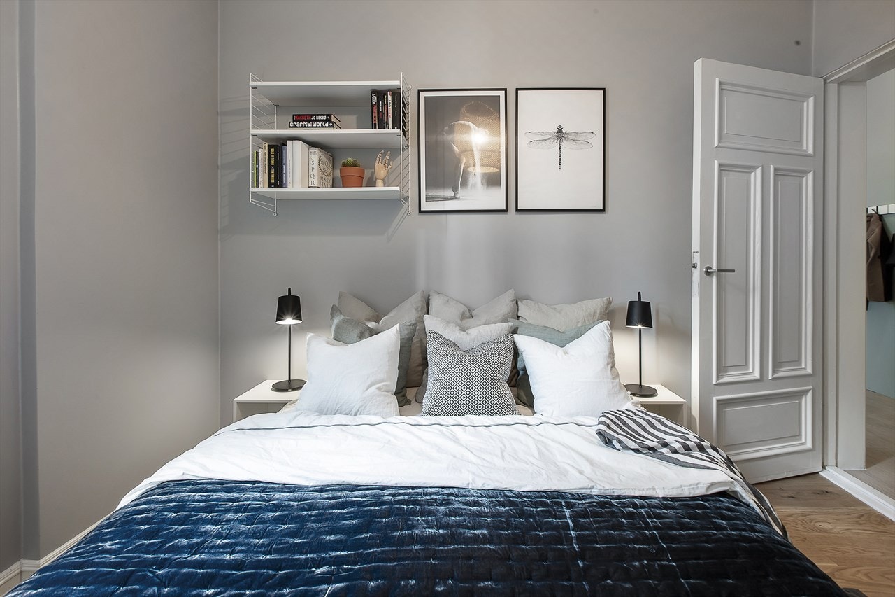 Soverommet vender ut mot rolig bakgård Galleribilde