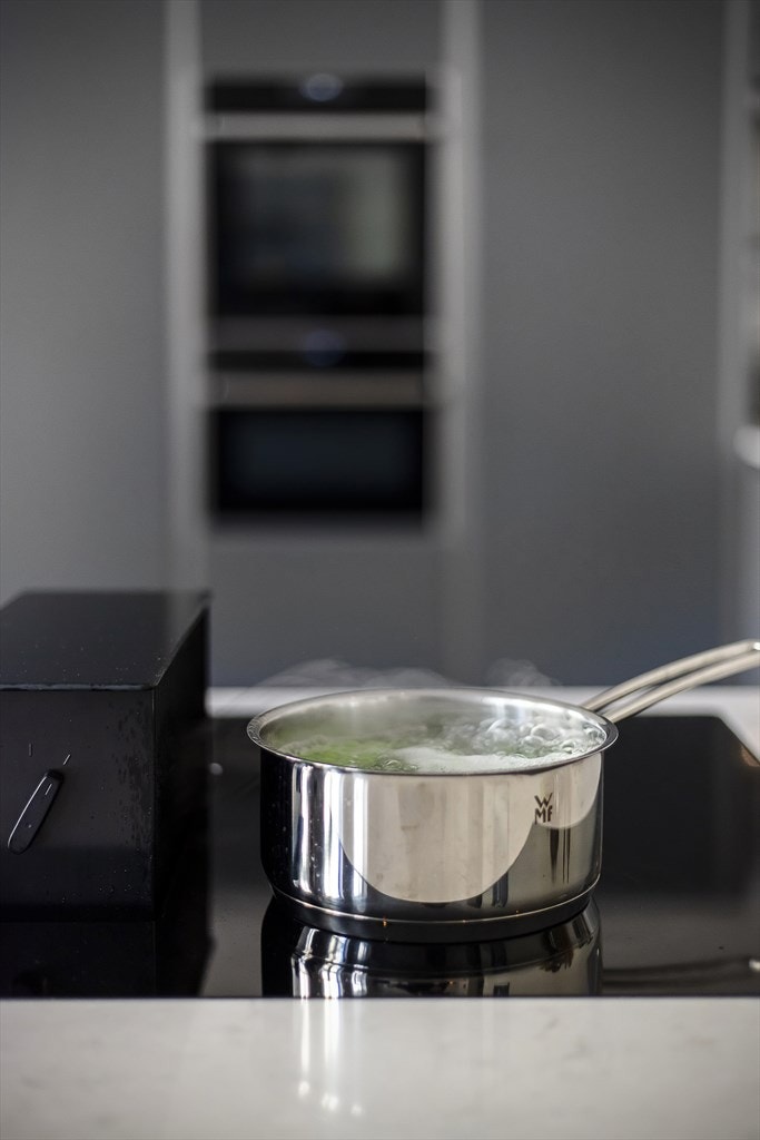 Platetopp med induksjon og integrert avtrekksvifte Galleribilde