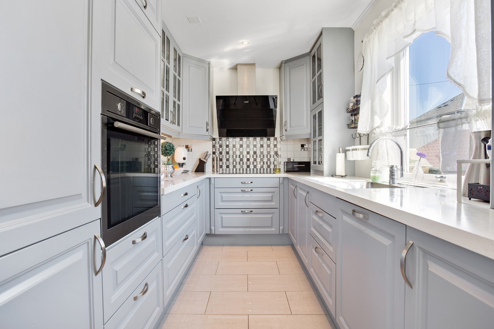 Flott, moderne kjøkkeninnredning fra KGB. Galleribilde