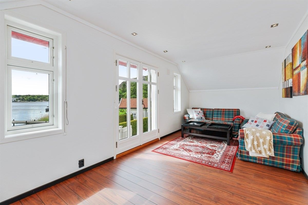 Stue over garasje Galleribilde