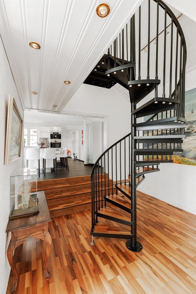 Trapp opp til 2. etasje Galleribilde