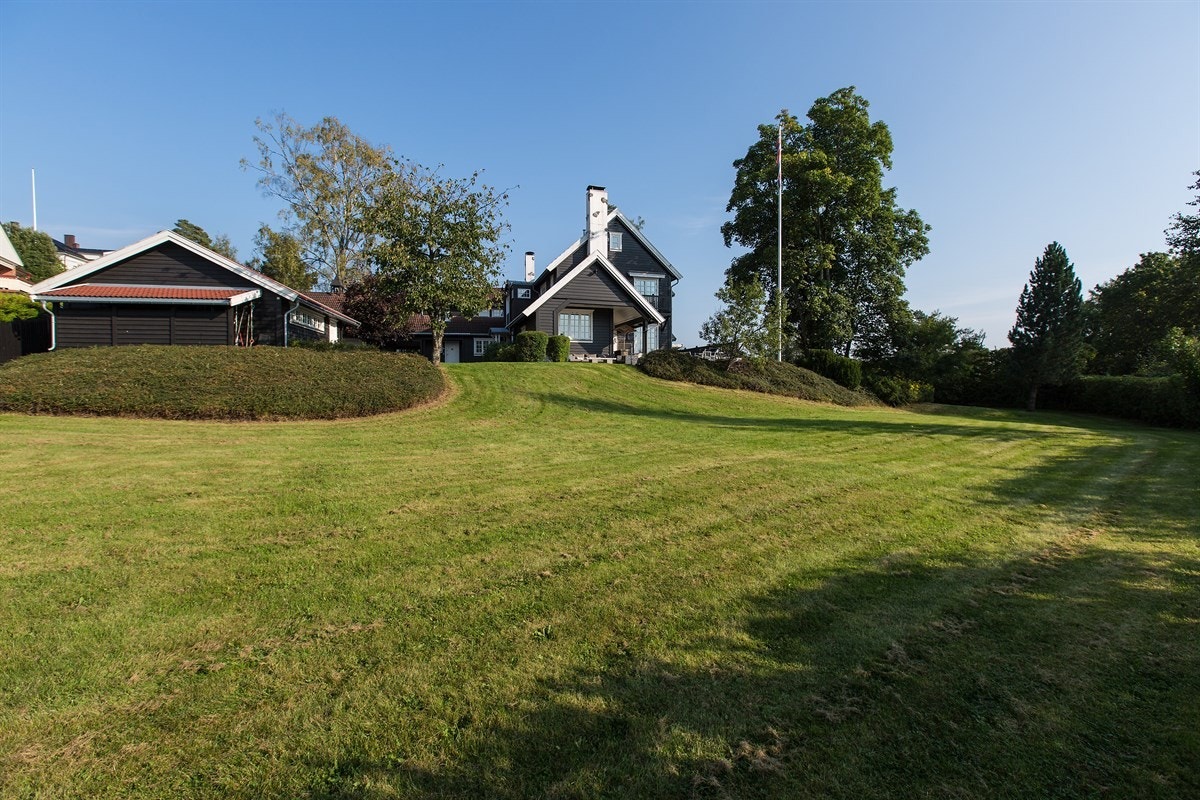 Stor tomt på Galleribilde