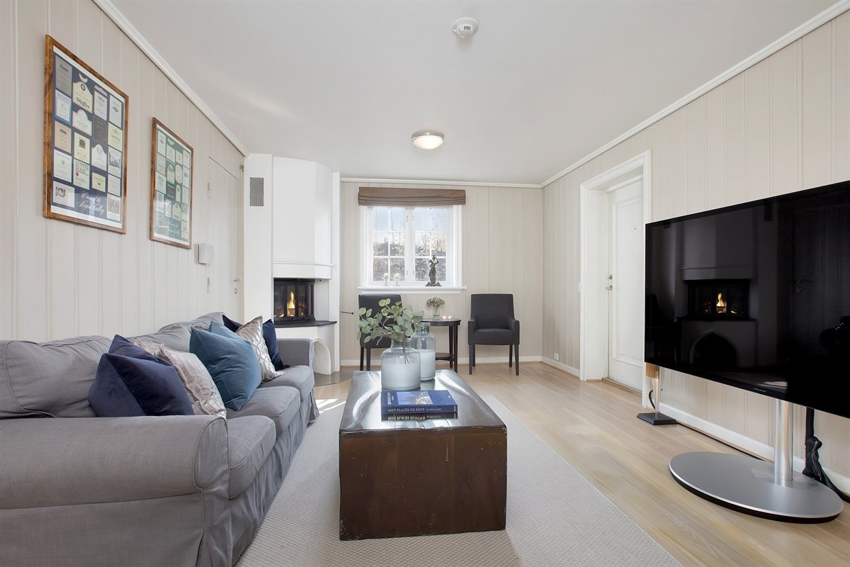 Kjellerstue med peis Galleribilde