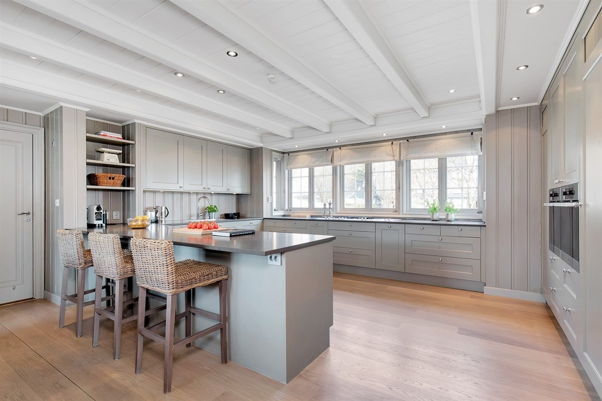 Kjøkkenøy med barstoler Galleribilde