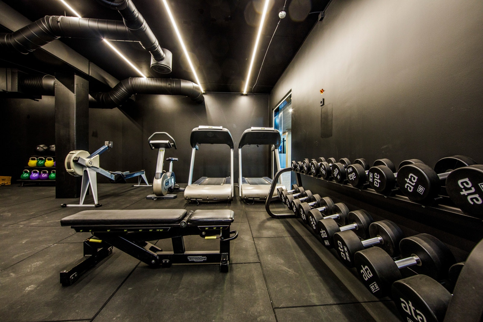 Treningsrommet "B19 Box Office" er disponibelt for bygget leietakere 24/7. Det tilbys faste gruppetimer for leietakere i tillegg til PT timer med B19 sin treningsinstruktør Galleribilde