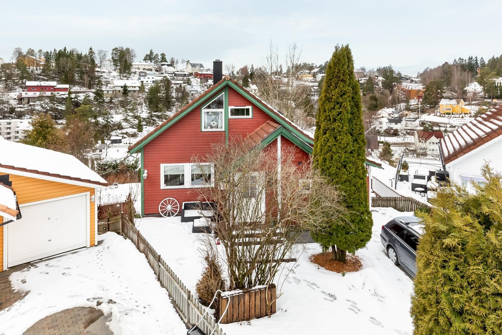 Eiendommen tar seg godt ut og byr på flotte utsiktsforhold! Galleribilde