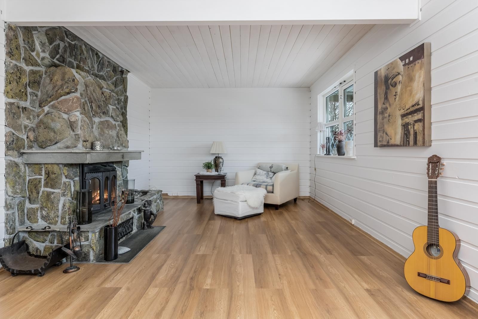 Kjellerstue med peis Galleribilde