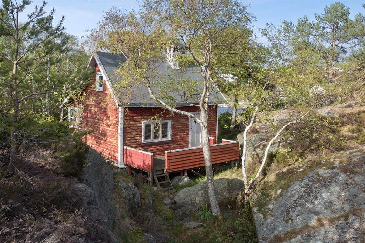 Hytten ligger inne på holmen Galleribilde
