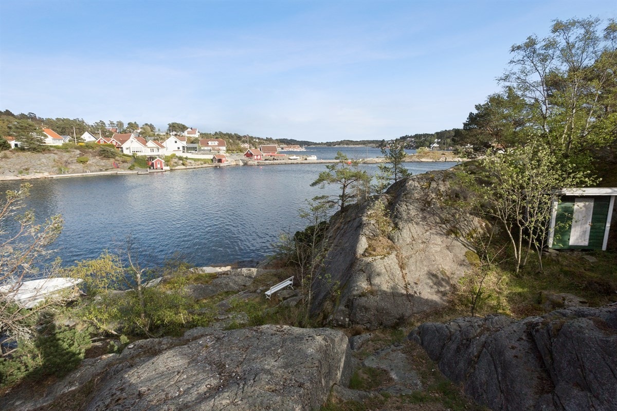 Fra del av bryggen og utedoen Galleribilde