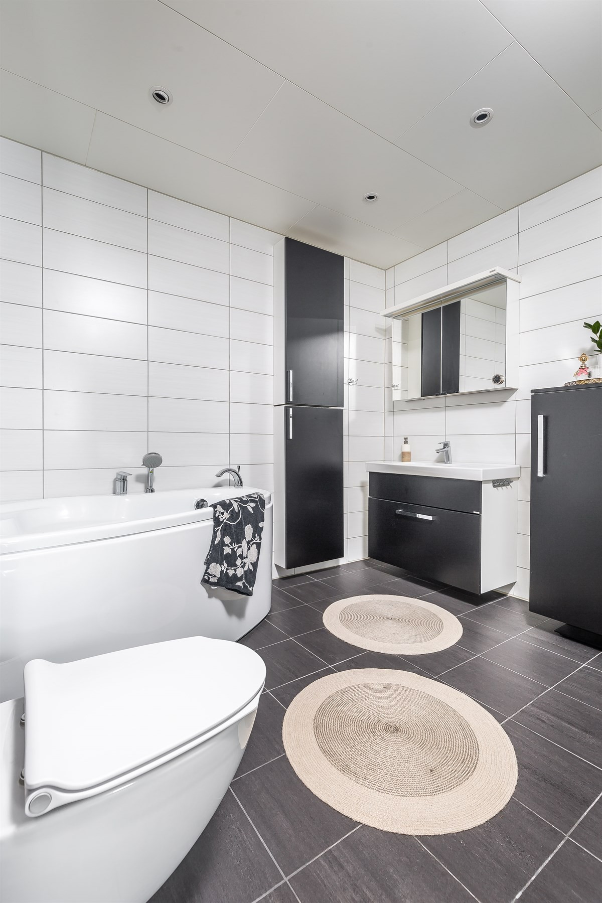 Stort og moderne baderom