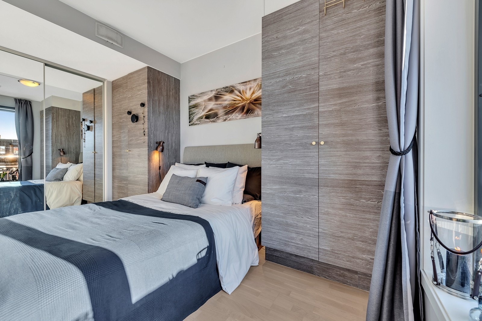 Soverom med garderobe Galleribilde