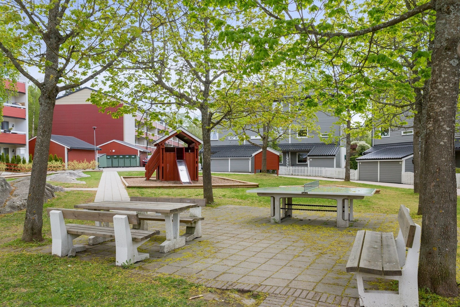 Uteplass/Lekeplass Galleribilde