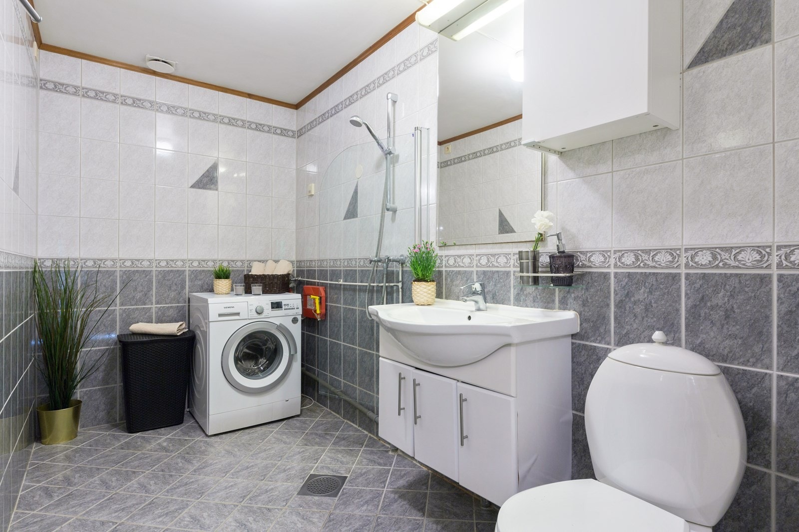 Bad i under etasjen med varmekabler. Galleribilde