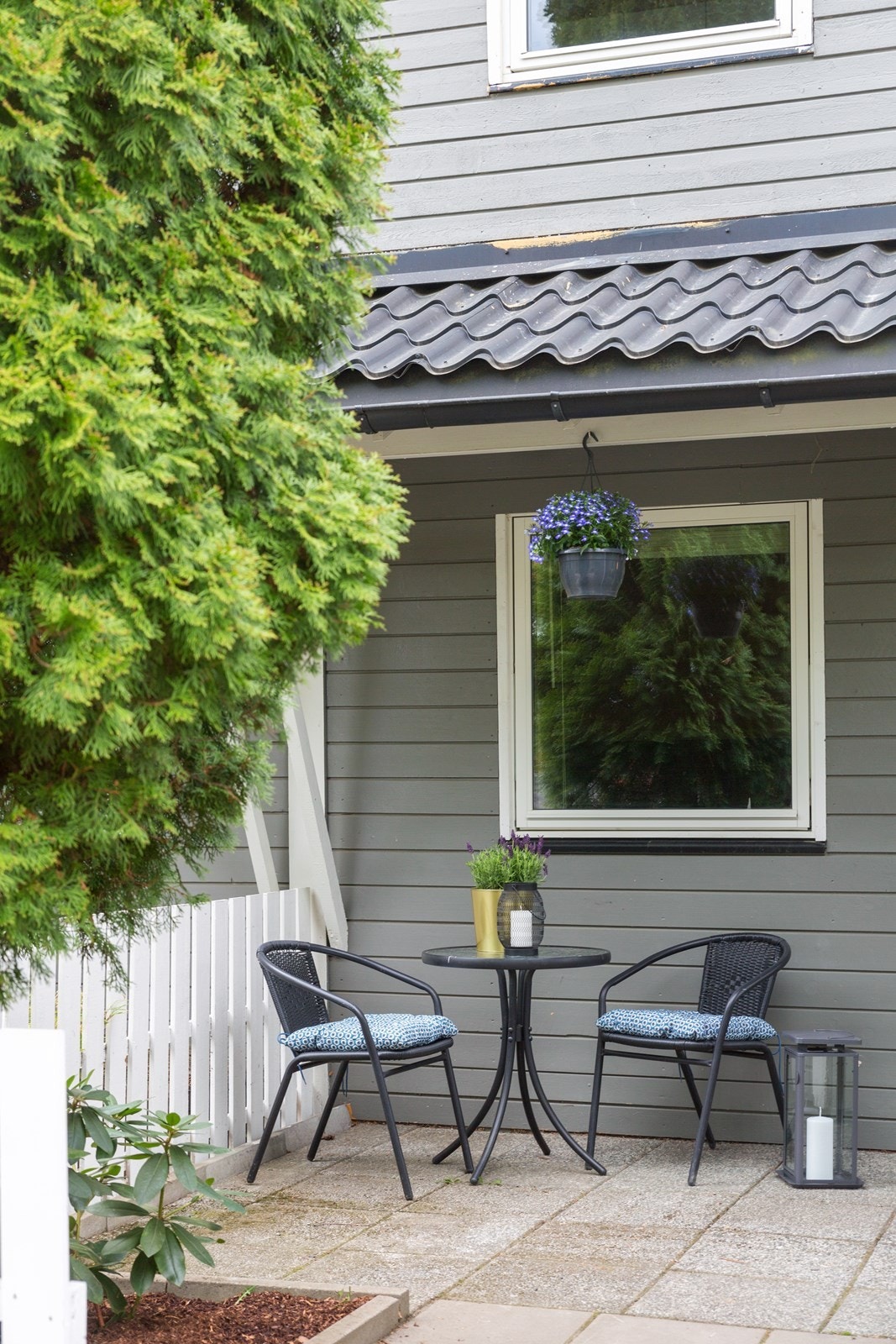 Uteplass ved inngangsdøren. Galleribilde