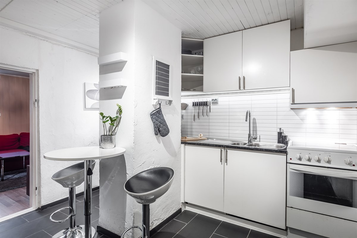 Kjøkken i kjeller, renovert i 2015